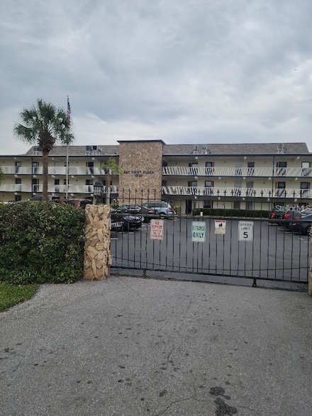 6100 12th St S Unit 211, Saint Petersburg, FL 33705