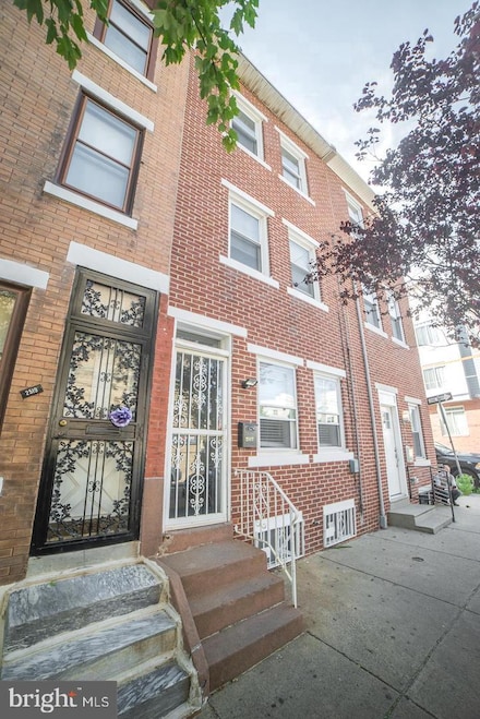 2517 Emerald St, Philadelphia, PA 19125