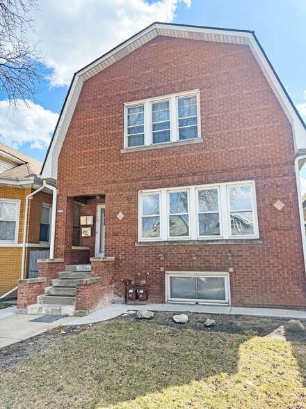 5135 W Wellington Ave, Chicago, IL 60641