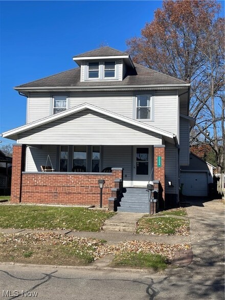 1334 Chestnut St, Coshocton, OH 43812