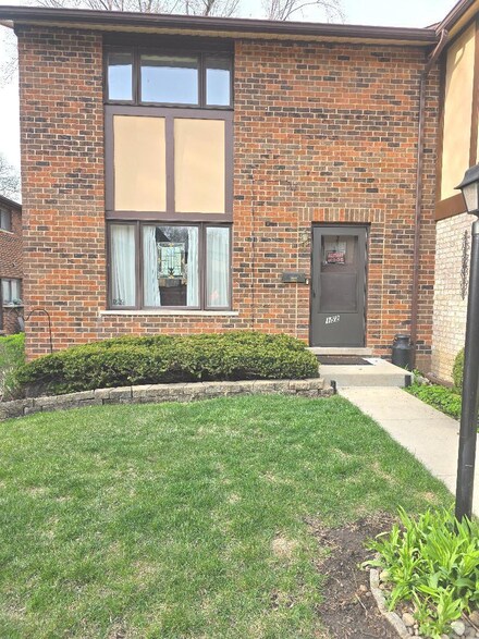 18W152 Buckingham Ln Unit 1, Villa Park, IL 60181