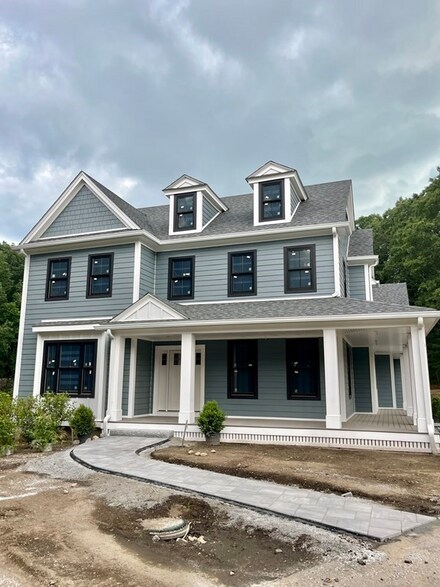 7 Clifford St, Easthampton, MA 01027