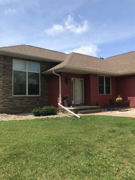 9235 County Road Oo, Rosholt, WI 54473
