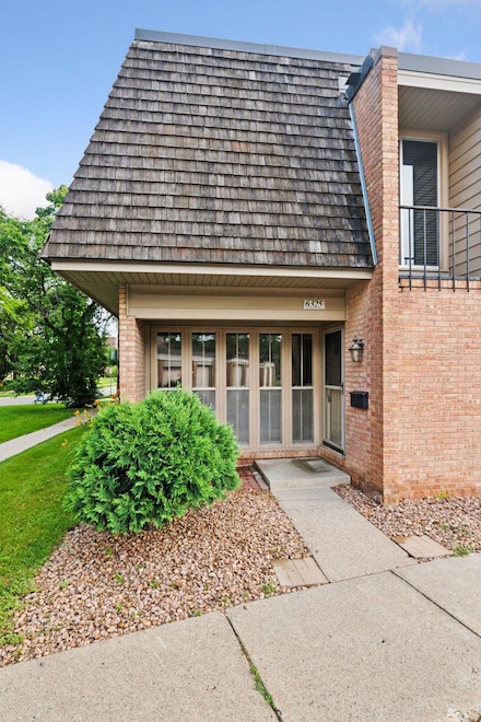 6325 Barrie Rd, Edina, MN 55435