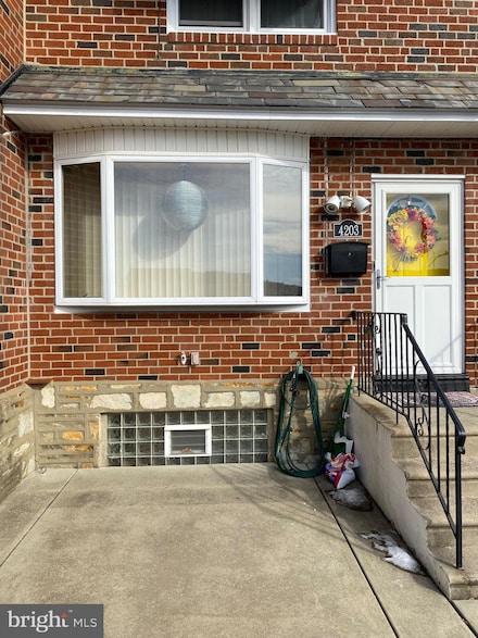 4203 Glenview St, Philadelphia, PA 19135