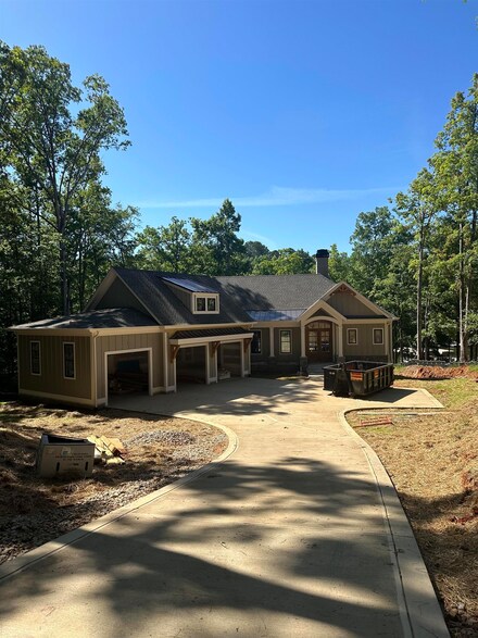 1310 Anchor Bay Dr, Greensboro, GA 30642