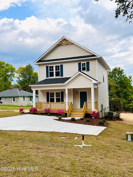 665 W Iowa Ave, Southern Pines, NC 28387