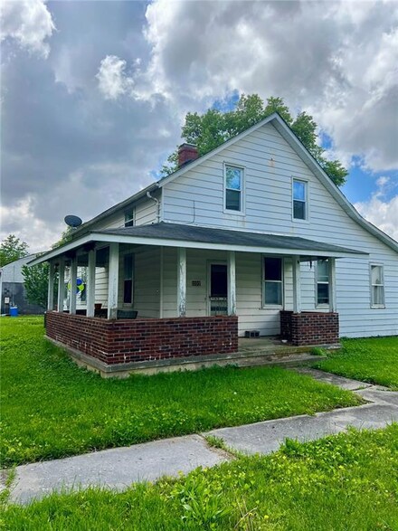 1102 W North St, Alhambra, IL 62001