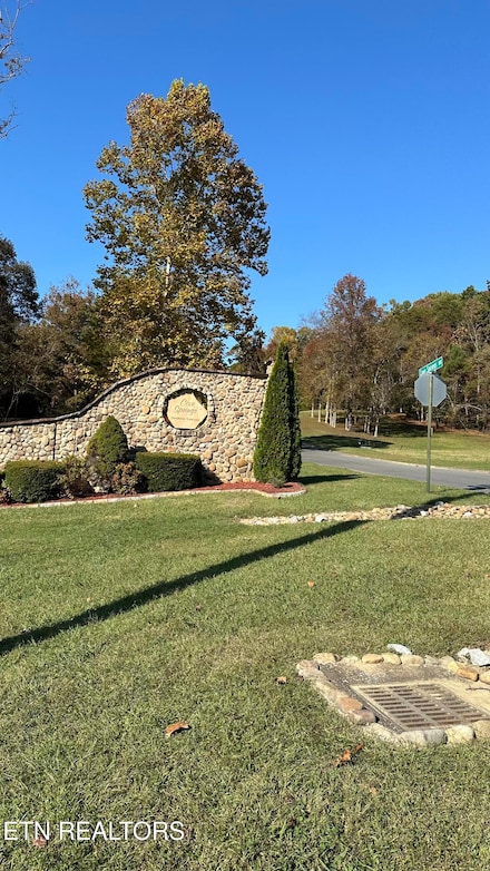 18 Cove Springs Dr, Dandridge, TN 37725