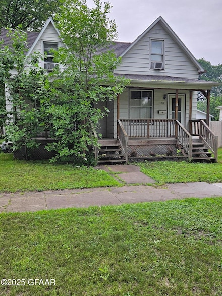 818 Cherry St, Grand Forks, ND 58201