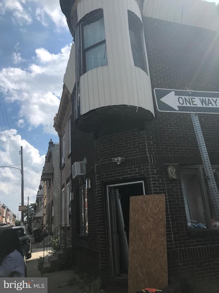 2462 N Myrtlewood St, Philadelphia, PA 19132