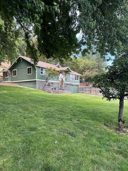 6645 Pioneer Rd, Medford, OR 97501