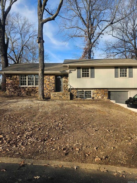 1816 Colonial Rd, Jonesboro, AR 72401