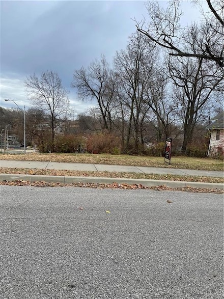 810 E Linwood Blvd, Kansas City, MO 64128