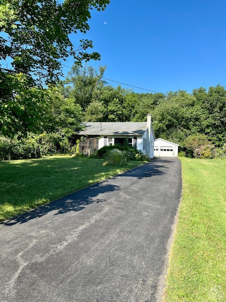 48 Church St, Niverville, NY 12130