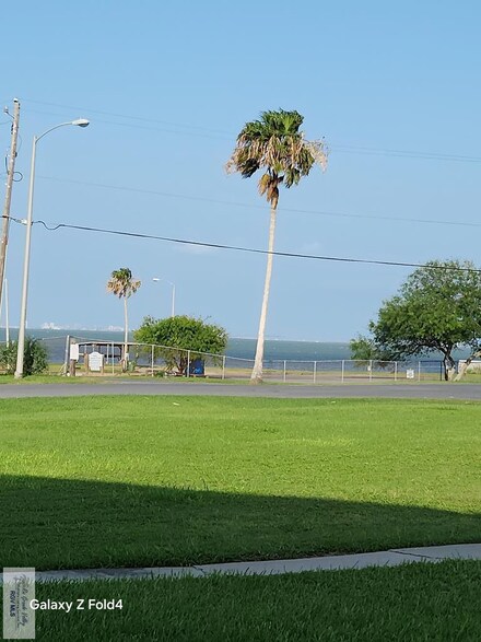 801 Beach Blvd, Laguna Vista, TX 78578