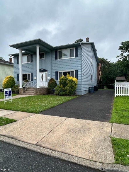 29 Renaissance Dr, Clifton, NJ 07013