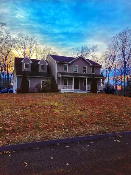 17 Golden View Dr, Johnston, RI 02919