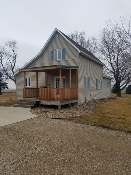 26305 760th Ave, Clarks Grove, MN 56016