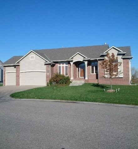 3826 N Lakecrest St, Wichita, KS 67205