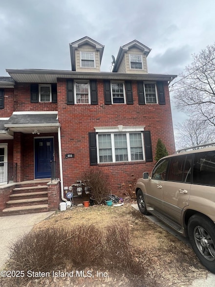 555 van Duzer St, Staten Island, NY 10304