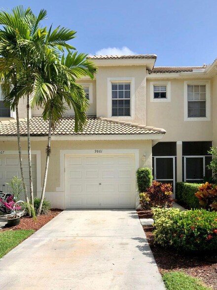 9861 Lago Dr, Boynton Beach, FL 33472