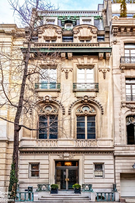 15 E 63rd St, New York, NY 10065