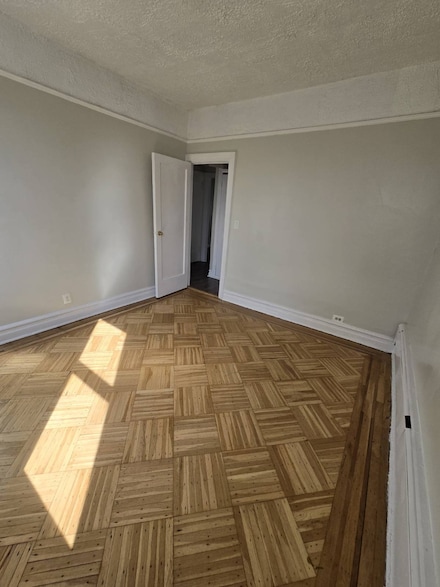 31-16 81st St, Flushing, NY 11370