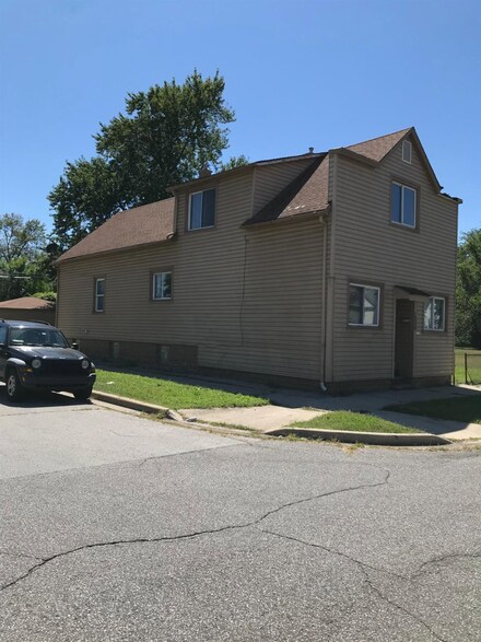 1050 Moss St, Hammond, IN 46320