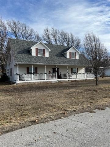 306 N 9th St, Arma, KS 66712