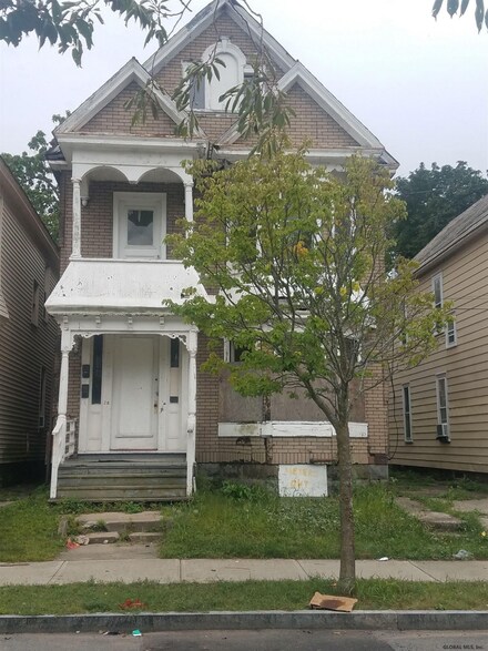 28 Chestnut St, Schenectady, NY 12307