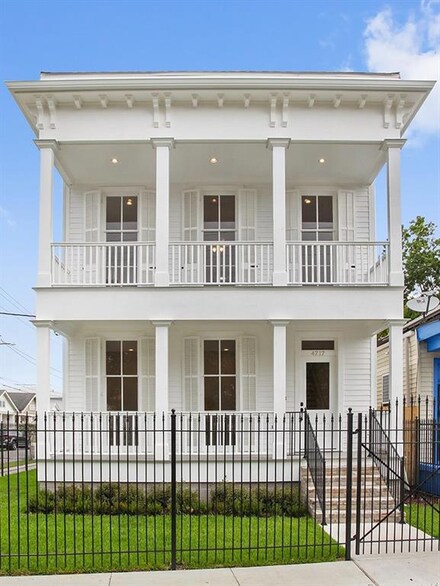 4717 S Robertson St, New Orleans, LA 70115