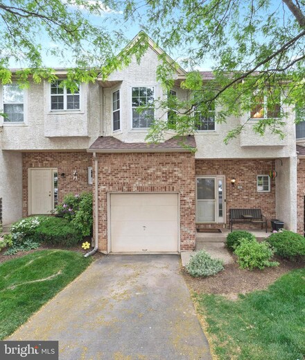 27 Cherry Ct, Lafayette Hill, PA 19444