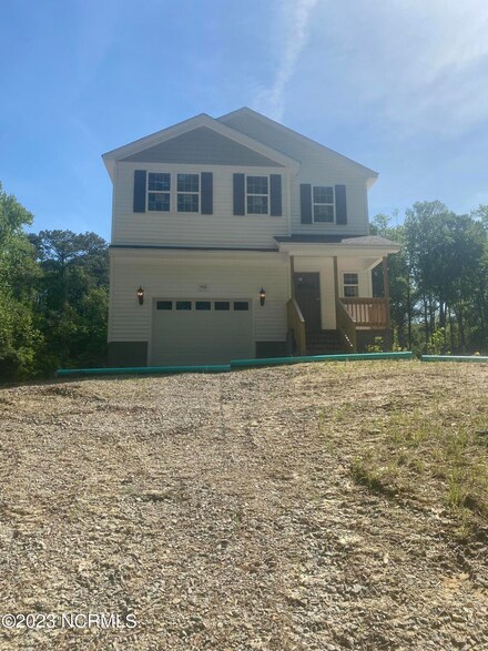 706 Pinecrest St, Carthage, NC 28327