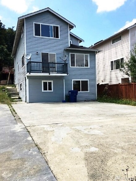 3925 S Cloverdale St Unit D, Seattle, WA 98118