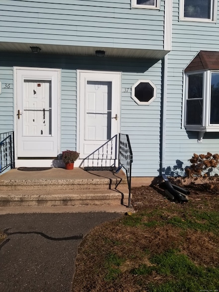 1 Abbott Rd Unit 37, Ellington, CT 06029