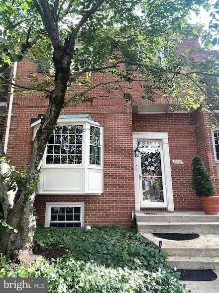 8259 Cedar Landing Ct, Alexandria, VA 22306
