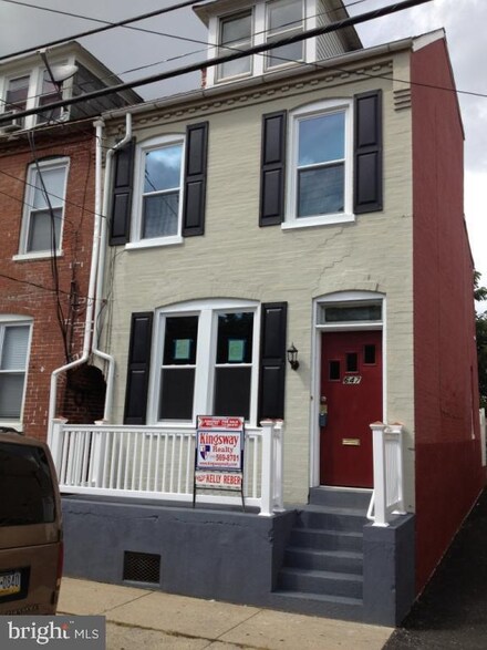 647 1st St, Lancaster, PA 17603