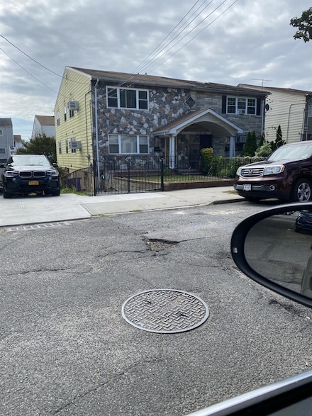 14575 223rd St, Springfield Gardens, NY 11413