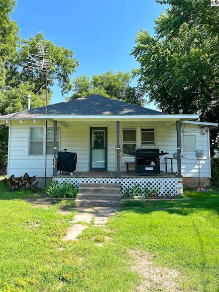 616 E Monroe St, Sterling, KS 67579