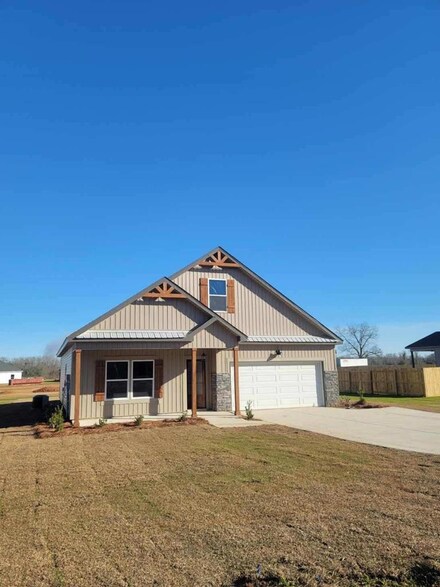 1941 Silcox Rd, Ashford, AL 36312