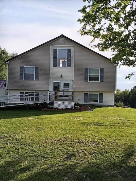 23 Maefield Ln, Hudson, ME 04449