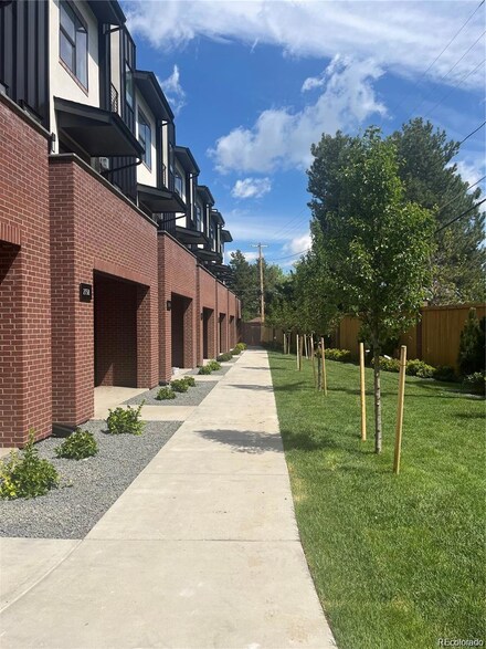 2158 Applewood Dr, Lakewood, CO 80215
