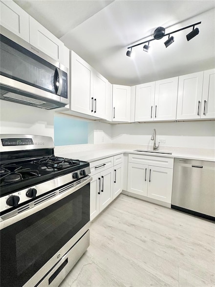 6890 N Kendall Dr Unit B204, Pinecrest, FL 33156