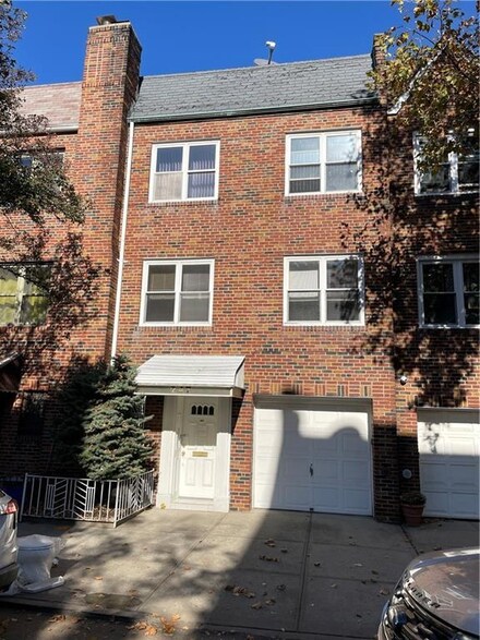 247 68th St, Brooklyn, NY 11220