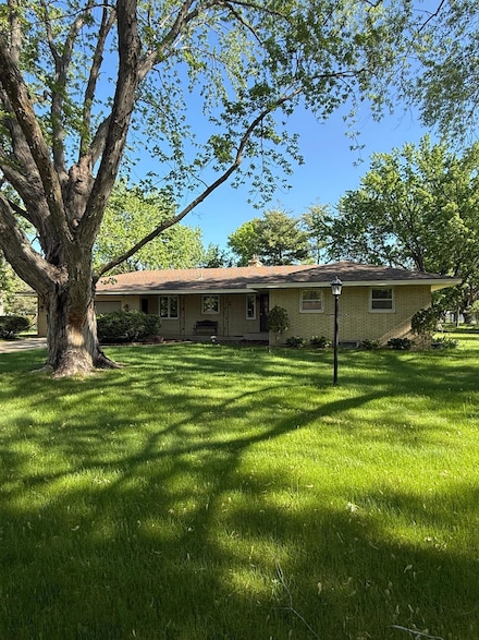 5843 Fairway Ln, Saint Cloud, MN 56303