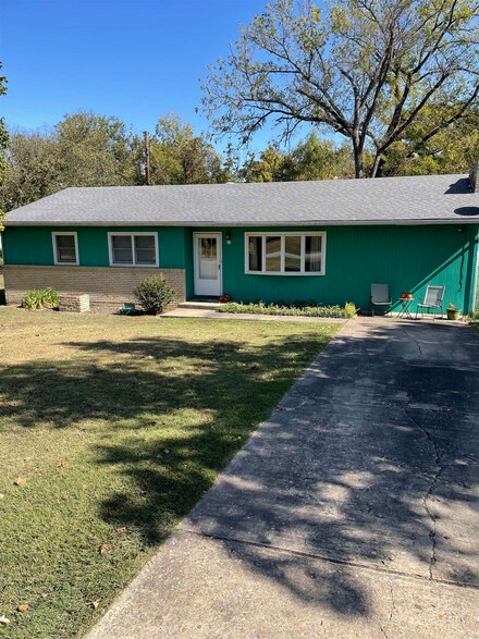 301 Chestnut St, Marshall, AR 72650