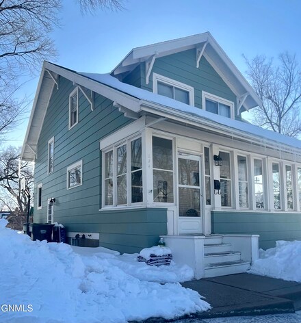 204 8th Ave NW, Mandan, ND 58554