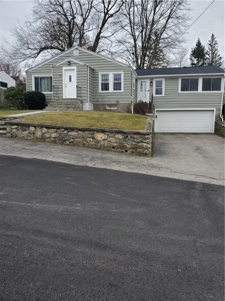 20 Lapre Rd, North Smithfield, RI 02896