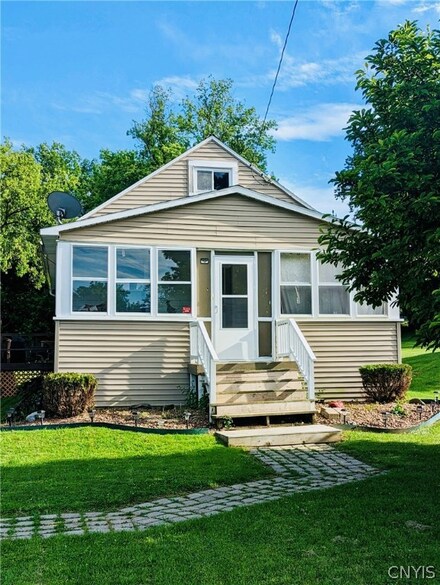3286 Howlett Hill Rd, Syracuse, NY 13215